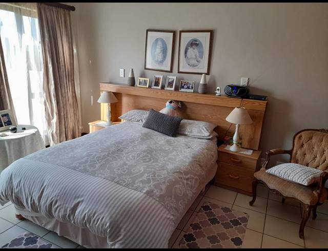 2 BEDROOM TOWNHOUSE FOR SALE IN RETIRE AT MIDSTREAM